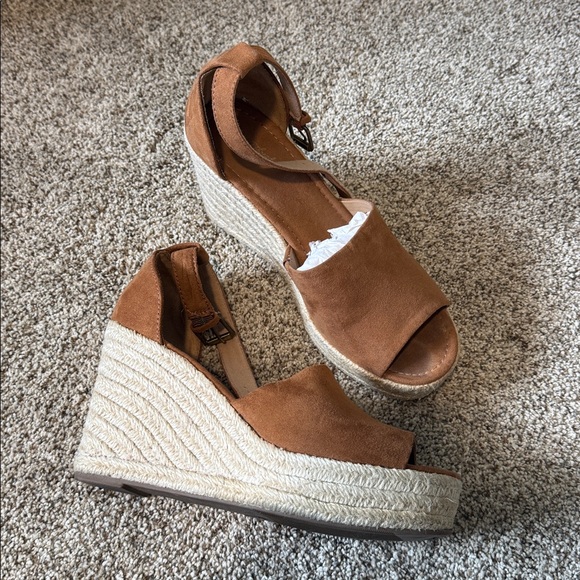 Universal Thread Wedges - Picture 2 of 4